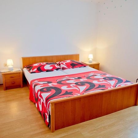 Apartmans Dina And Hana Radeki Polje 50 Apartment Loborika Bagian luar foto