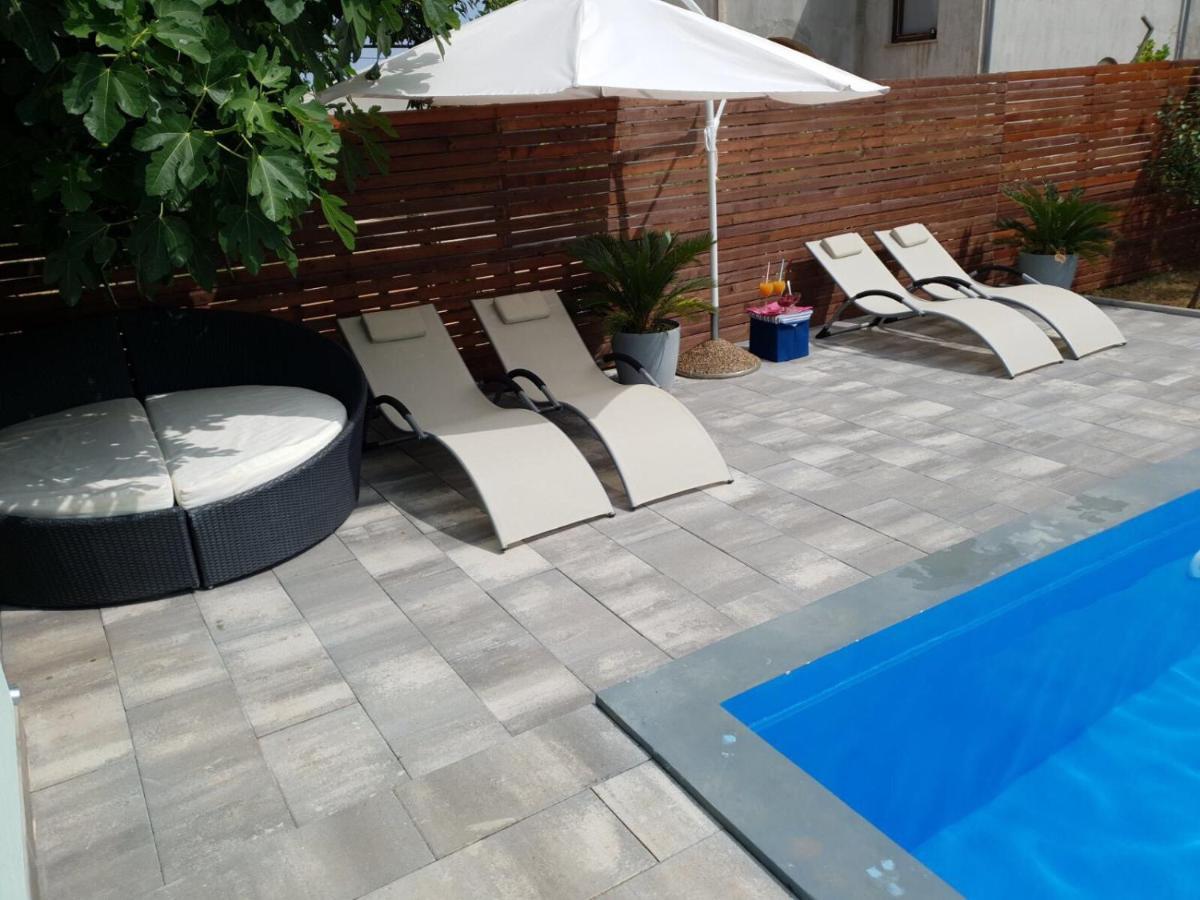 Apartmans Dina And Hana Radeki Polje 50 Apartment Loborika Bagian luar foto