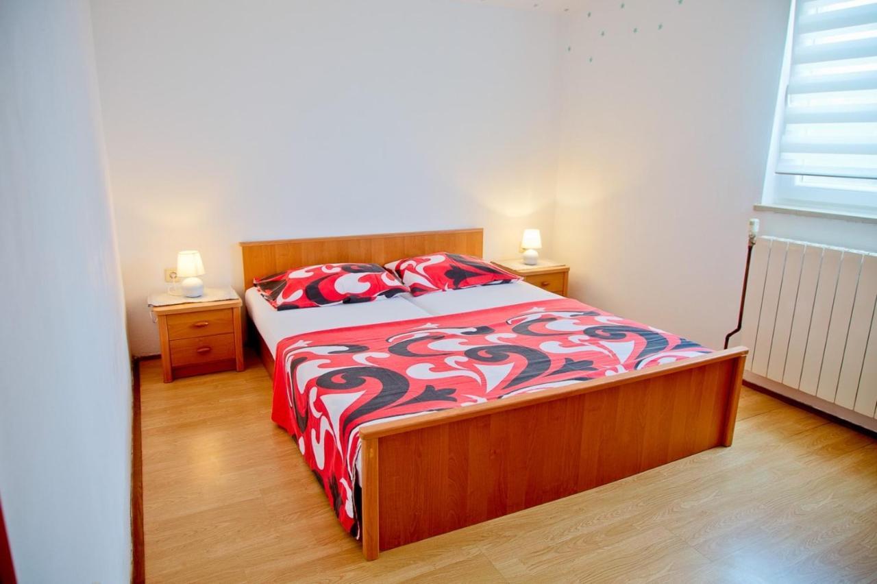 Apartmans Dina And Hana Radeki Polje 50 Apartment Loborika Bagian luar foto