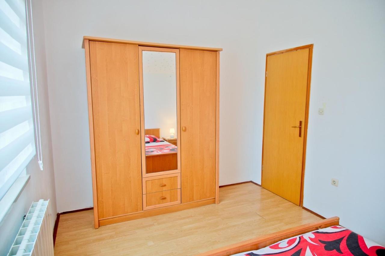 Apartmans Dina And Hana Radeki Polje 50 Apartment Loborika Bagian luar foto