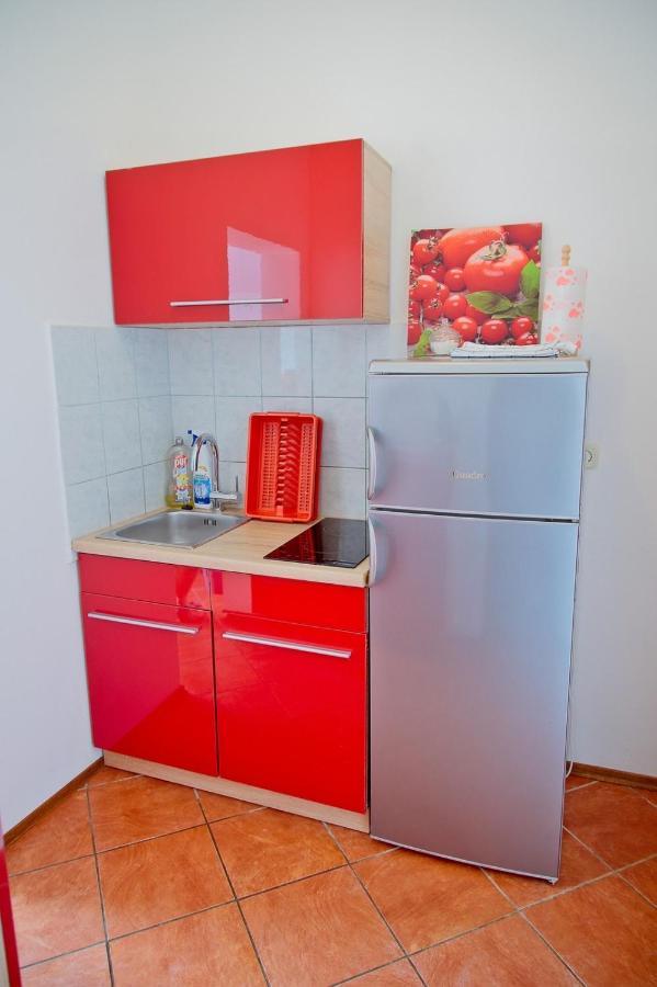 Apartmans Dina And Hana Radeki Polje 50 Apartment Loborika Bagian luar foto
