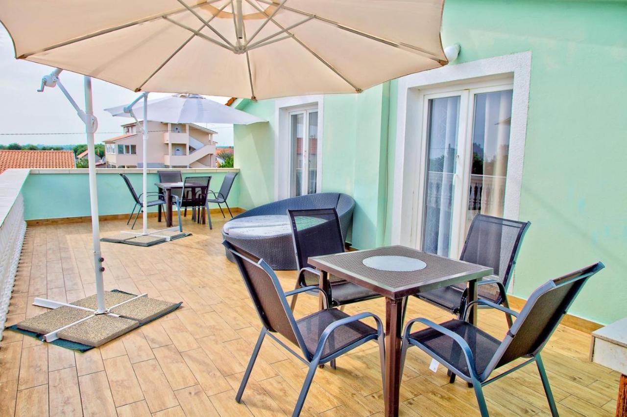 Apartmans Dina And Hana Radeki Polje 50 Apartment Loborika Bagian luar foto