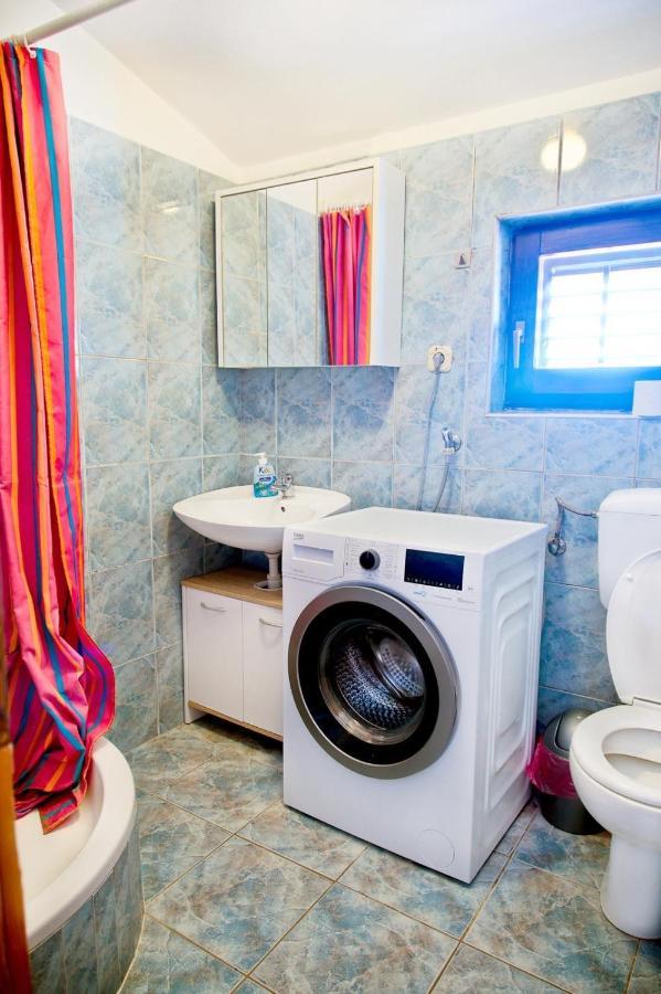 Apartmans Dina And Hana Radeki Polje 50 Apartment Loborika Bagian luar foto