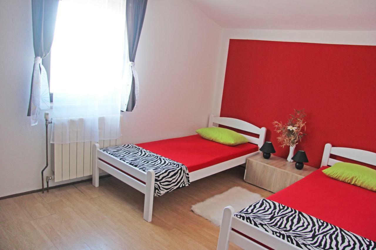Apartmans Dina And Hana Radeki Polje 50 Apartment Loborika Bagian luar foto