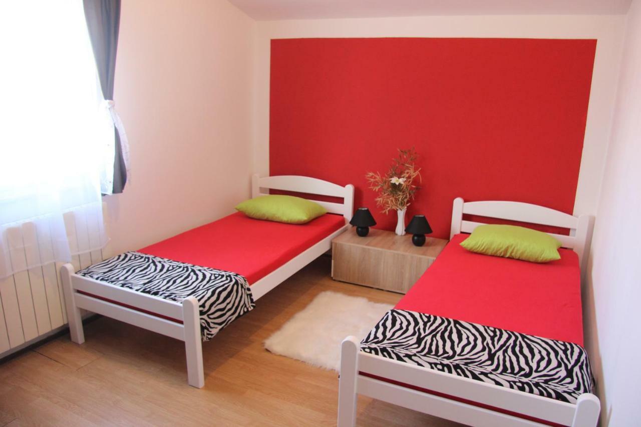 Apartmans Dina And Hana Radeki Polje 50 Apartment Loborika Bagian luar foto