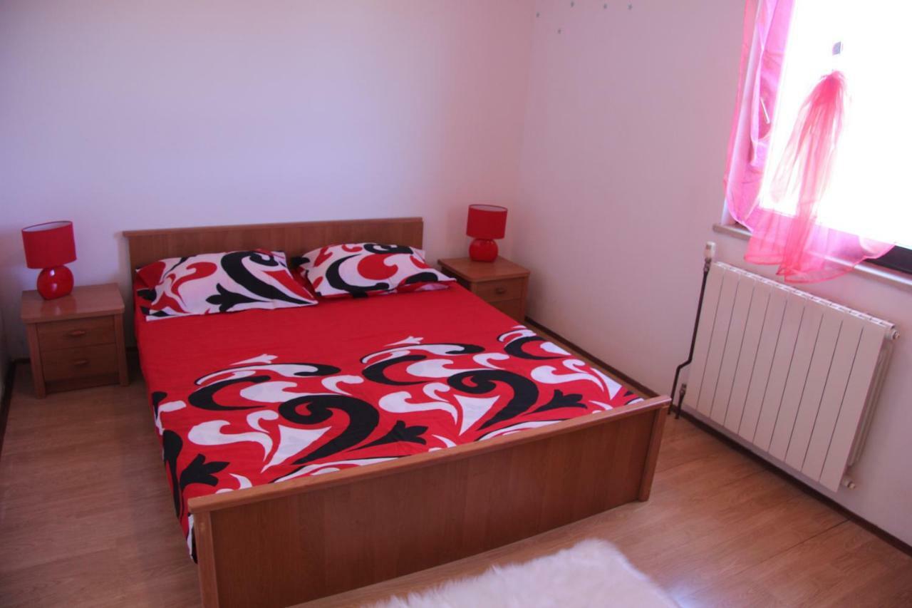 Apartmans Dina And Hana Radeki Polje 50 Apartment Loborika Bagian luar foto